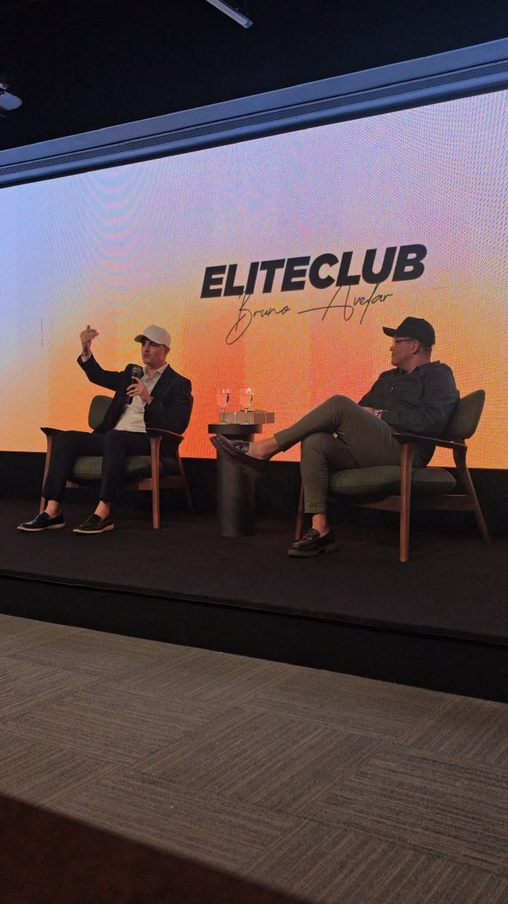 Bruno Lucas e Bruno Avelar no palco do Eliteclub